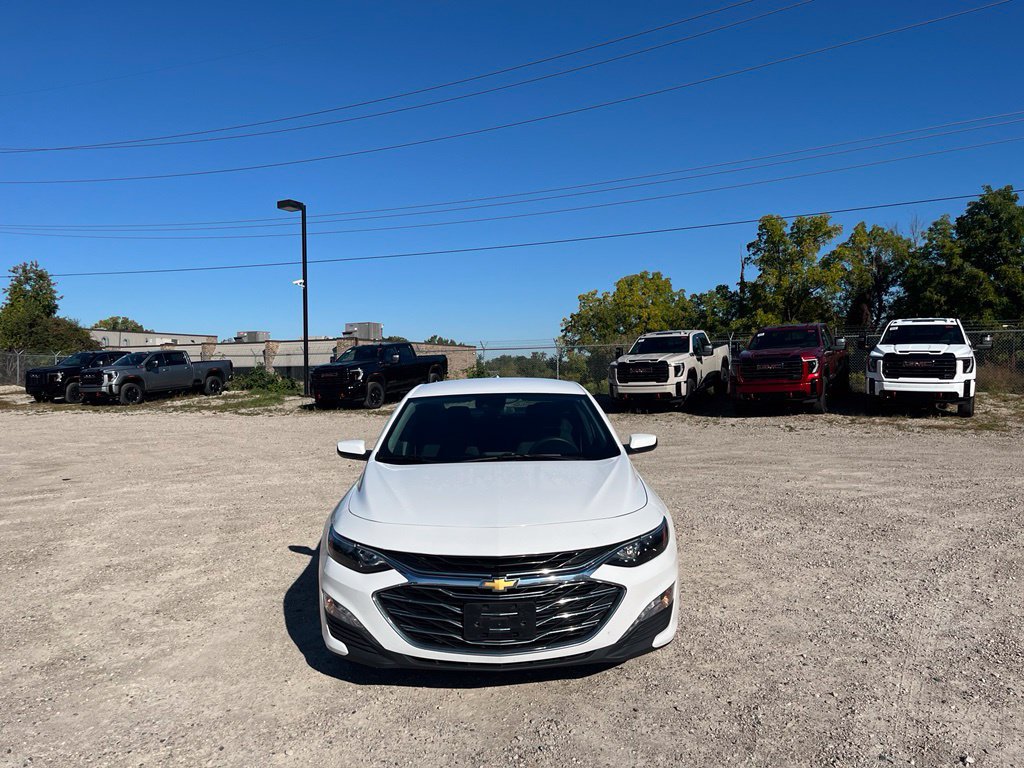 Used 2023 Chevrolet Malibu LT FWD image 3