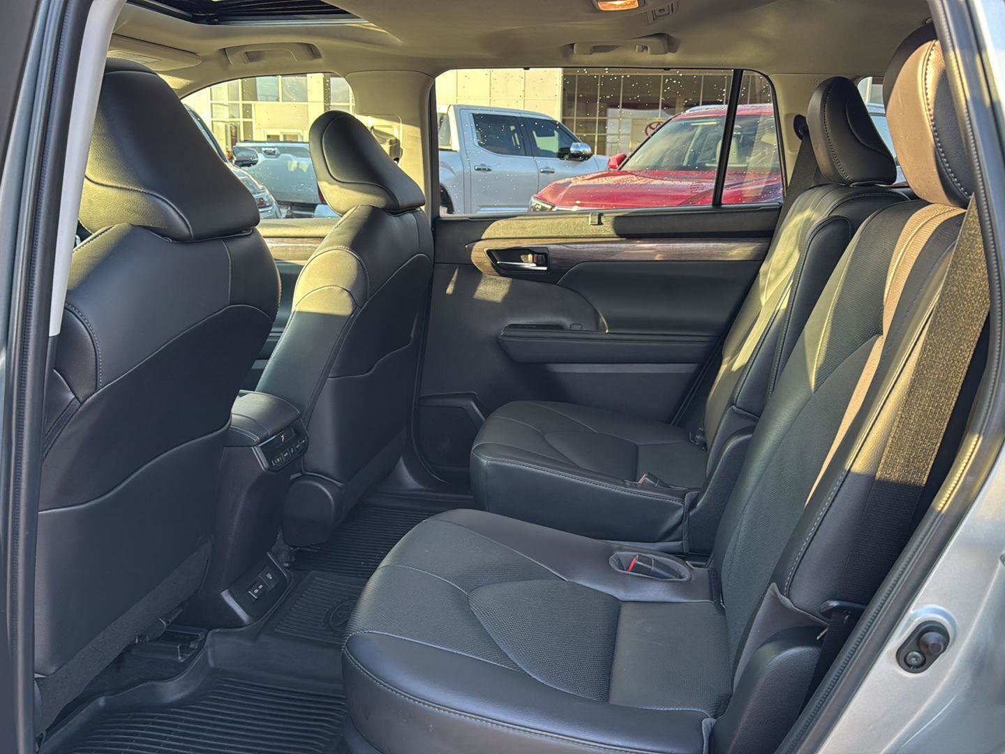 Certified 2022 Toyota Highlander Limited image 9