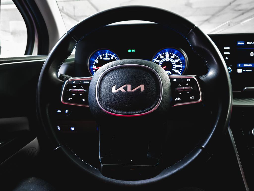 Used 2024 Kia Carnival LX image 22