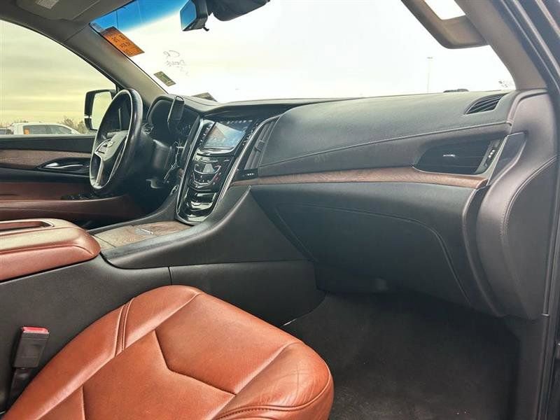 Used 2019 Cadillac Escalade Premium Luxury AWD/4WD image 10