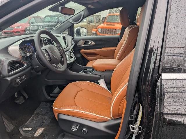 New 2026 Chrysler Pacifica Pinnacle image 6