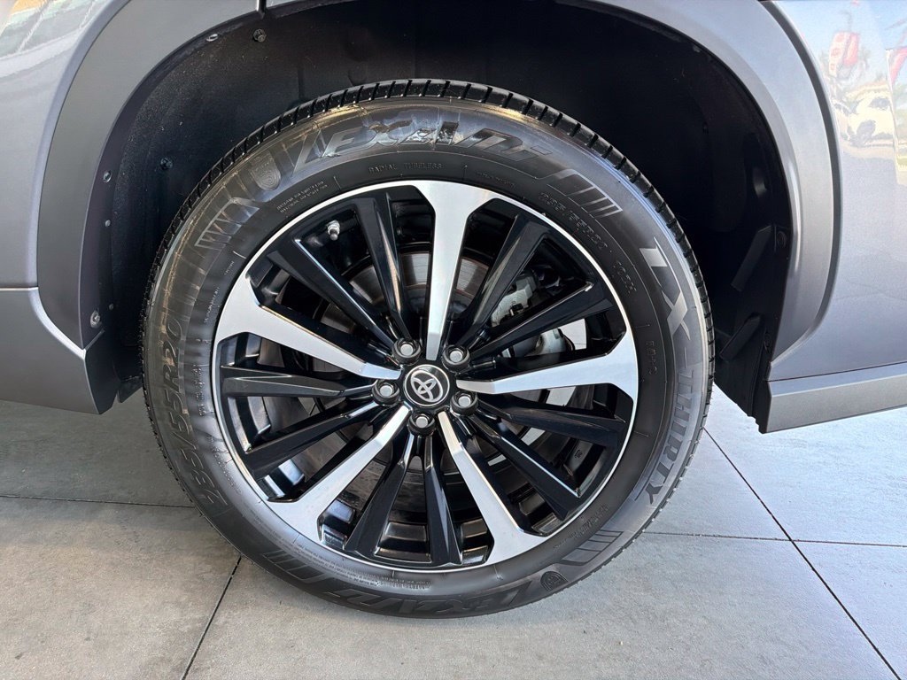 Certified 2021 Toyota Highlander XSE FWD image 17