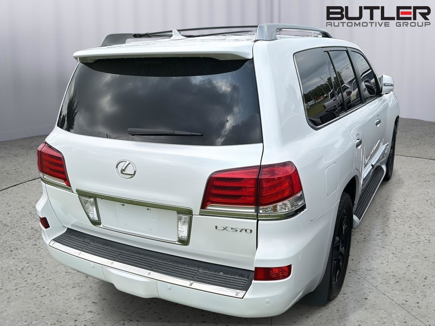 Used 2013 Lexus LX 570 4WD w/ Luxury Pkg image 10