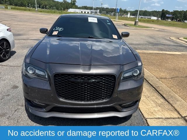 Used 2017 Chrysler 300 S w/ 300S Premium Group RWD image 2