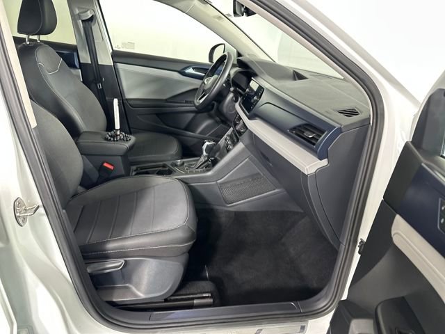 Used 2024 Volkswagen Taos SE image 29
