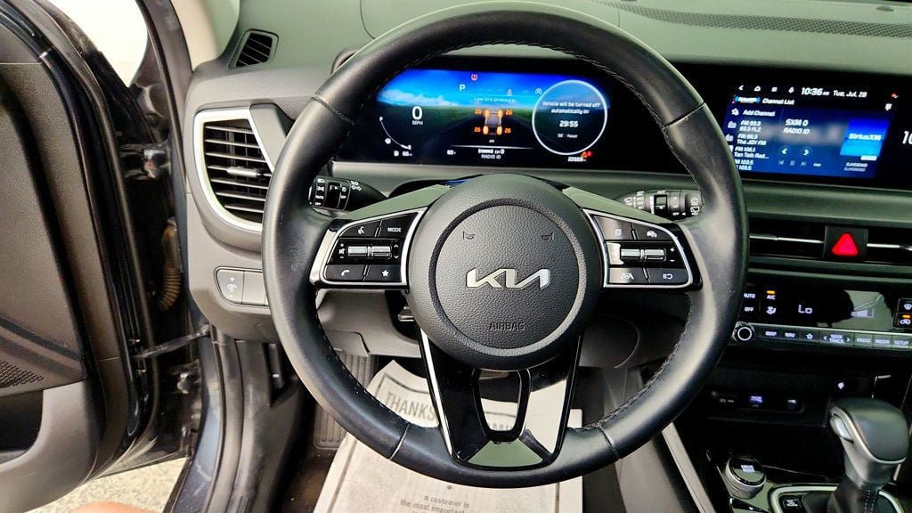 Used 2024 Kia Seltos EX FWD image 12