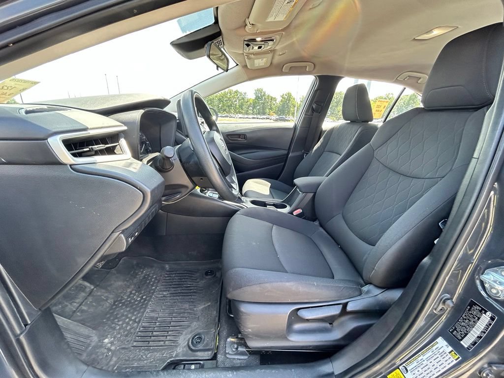 Used 2025 Toyota Corolla LE FWD image 14