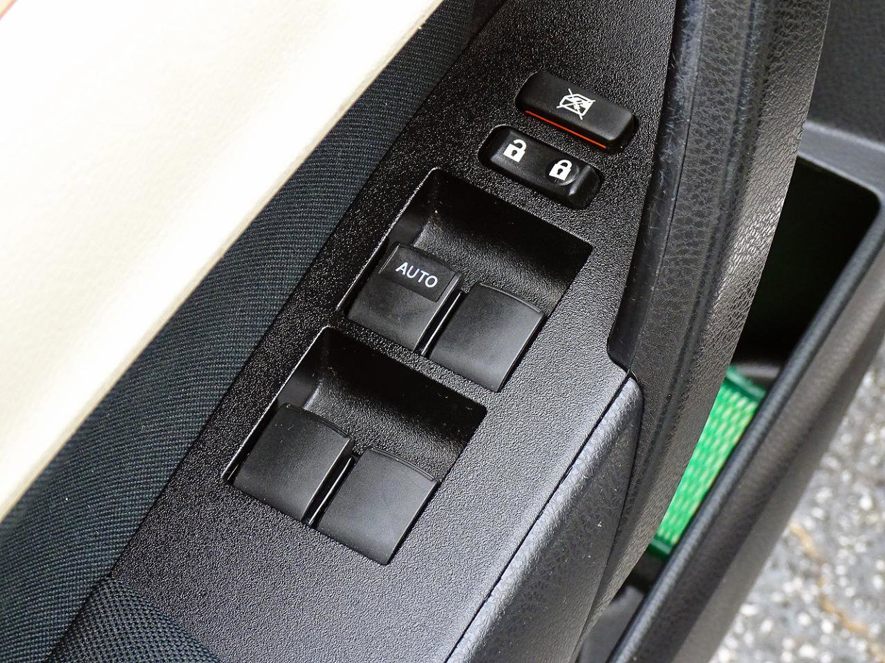 Used 2014 Toyota Corolla LE FWD image 30