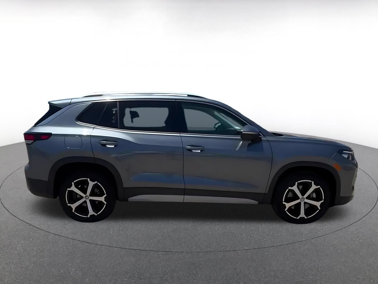 Used 2026 Volkswagen Tiguan SE AWD/4WD image 15