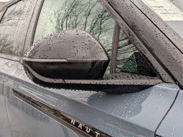 New 2026 Lincoln Nautilus Reserve w/ Jet Appearance Package image 11