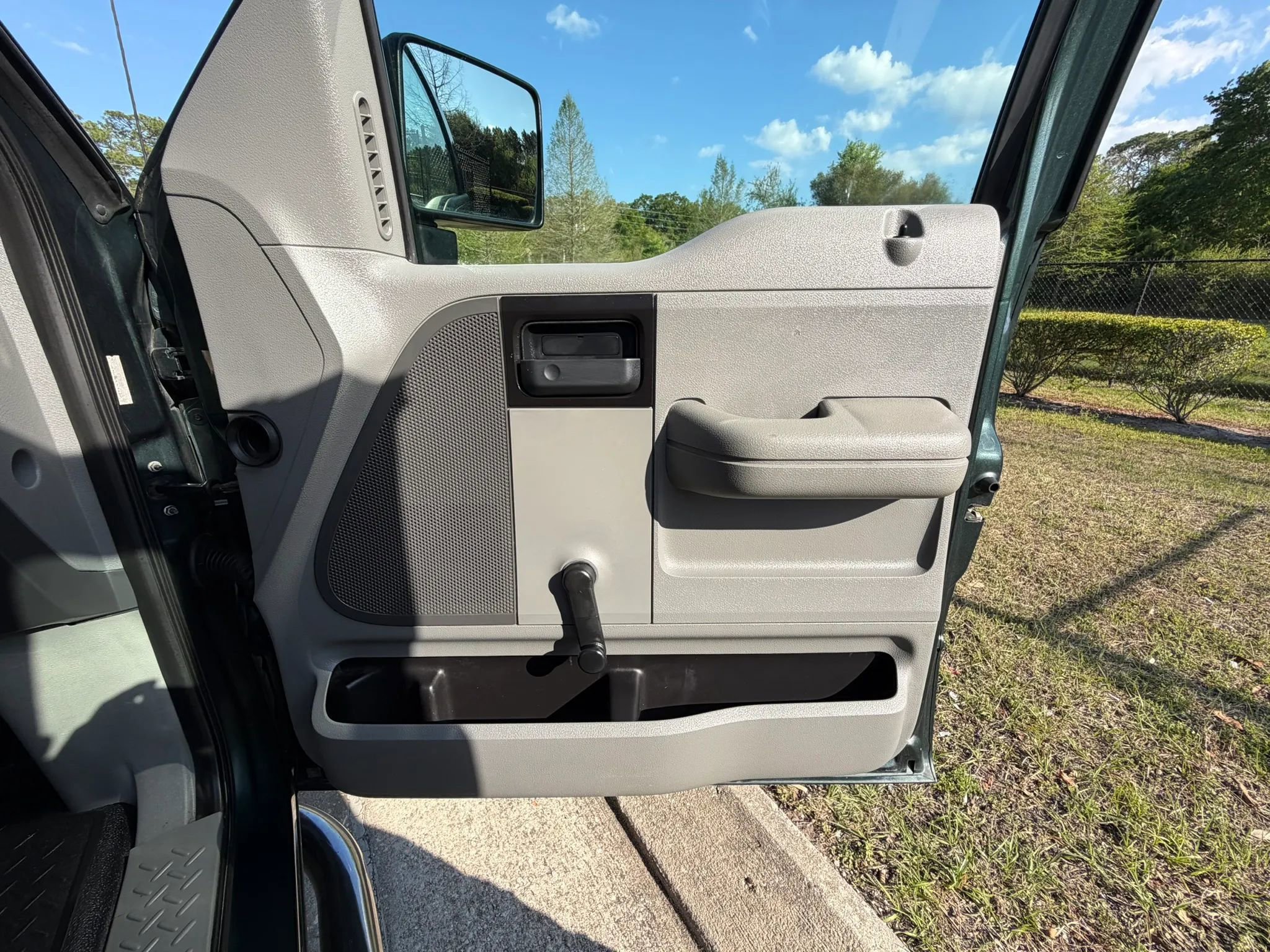 Used 2004 Ford F150 XLT image 23