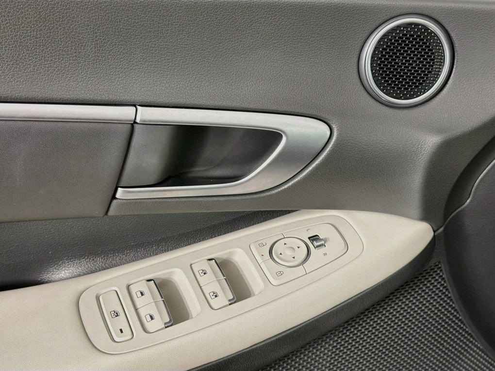 Used 2025 Hyundai Sonata SEL FWD image 23