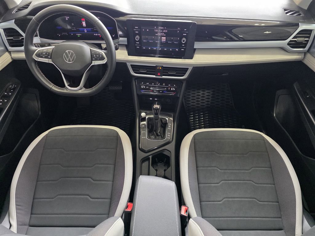 Used 2025 Volkswagen Taos SE FWD image 18