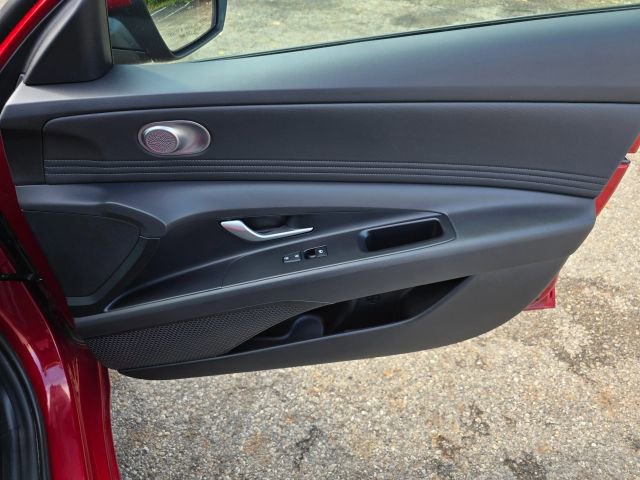 Used 2025 Hyundai Elantra SEL image 14