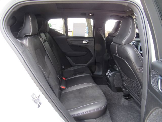 Used 2022 Volvo XC40 P8 Recharge Plus image 26