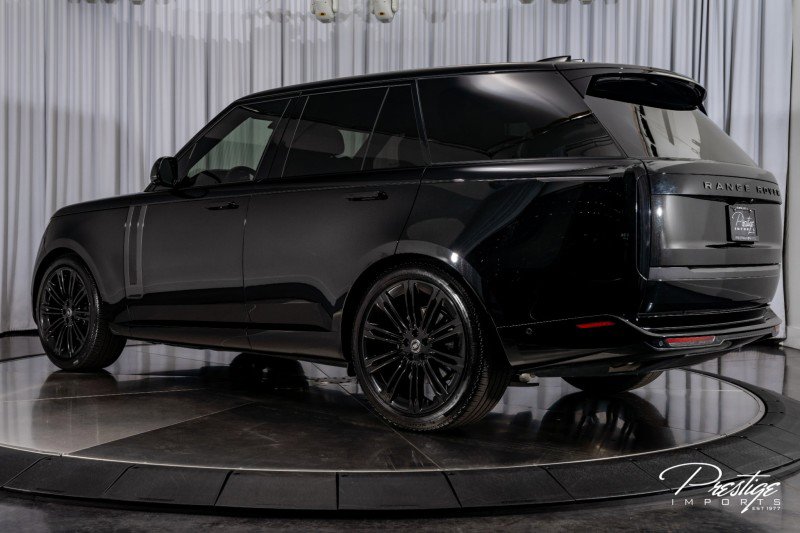 Used 2025 Land Rover Range Rover SE image 13