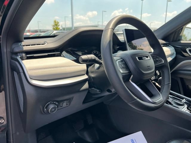 Used 2024 Jeep Compass Limited w/ Sun and Sound Group AWD/4WD image 9
