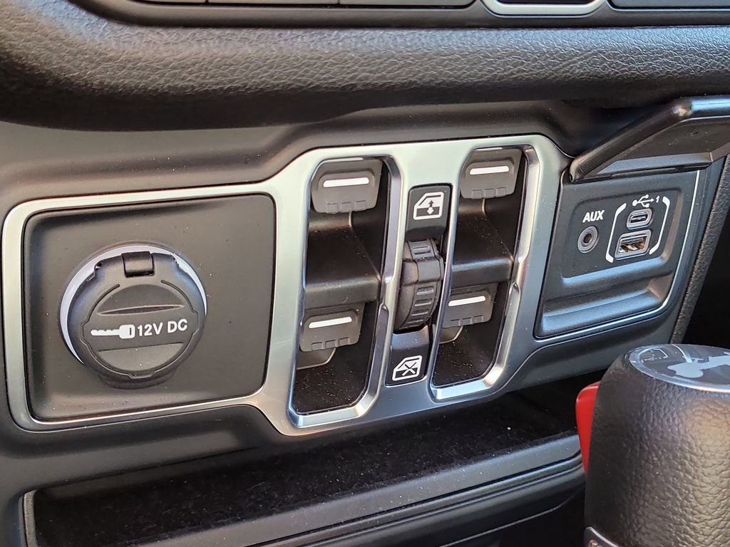 Used 2025 Jeep Wrangler Sport image 22