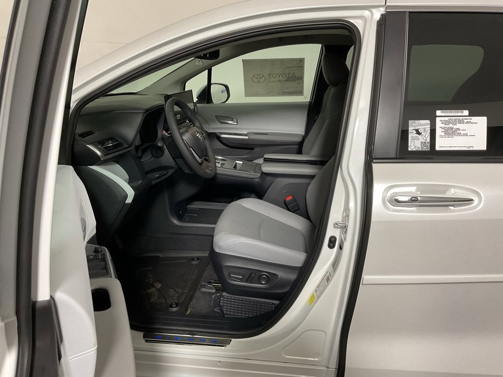 New 2026 Toyota Sienna XLE FWD image 22