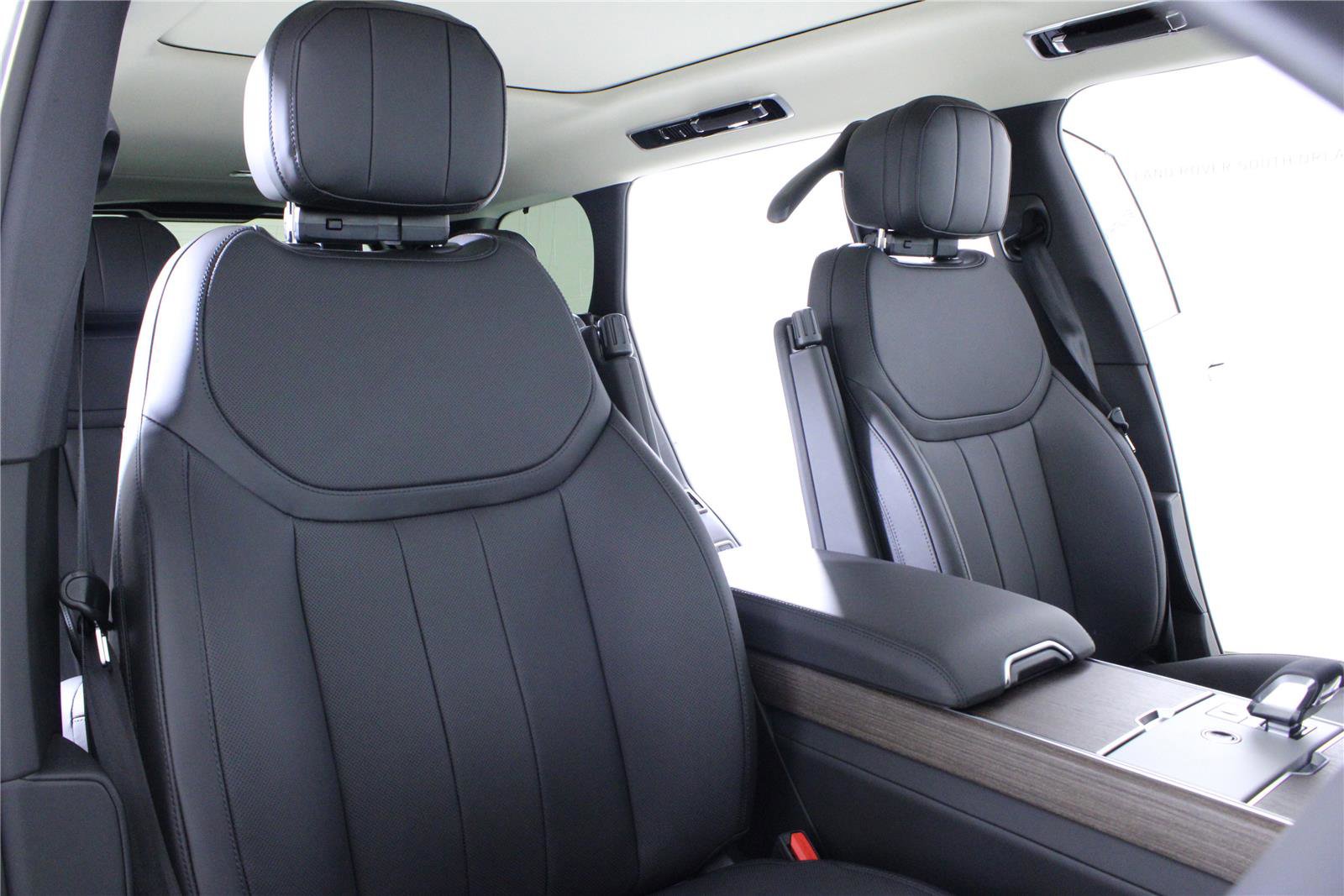 New 2026 Land Rover Range Rover Long Wheelbase SE AWD/4WD image 15