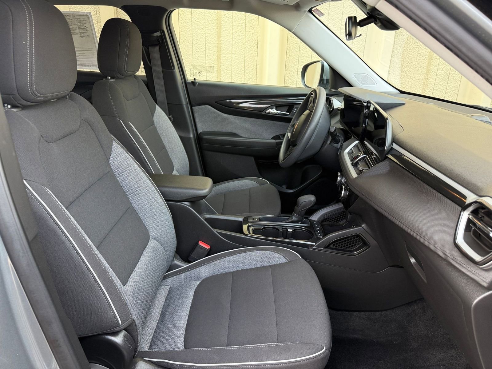 Used 2025 Chevrolet TrailBlazer LT image 24