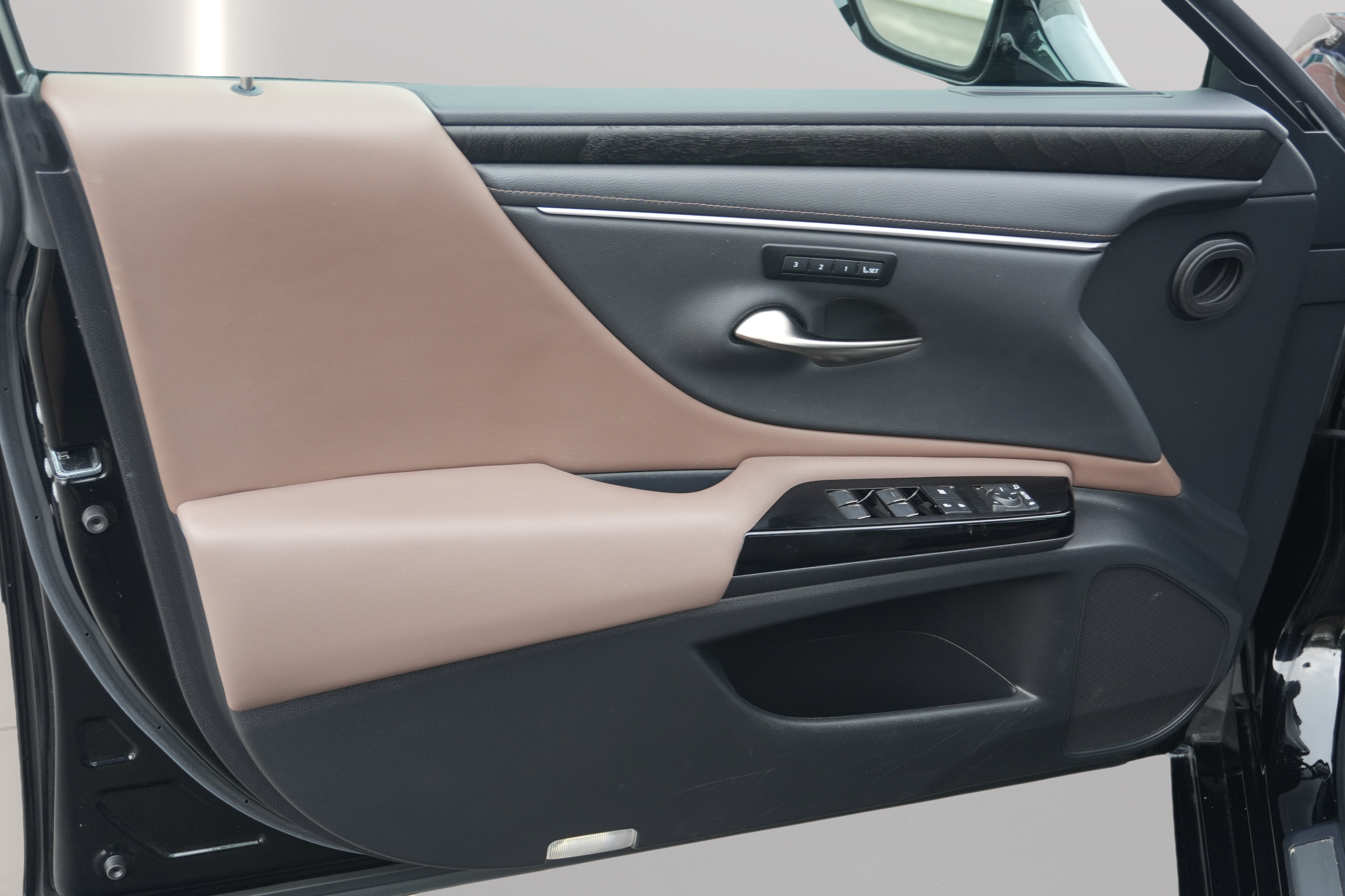 Used 2024 Lexus ES 350 w/ Premium Package FWD image 16