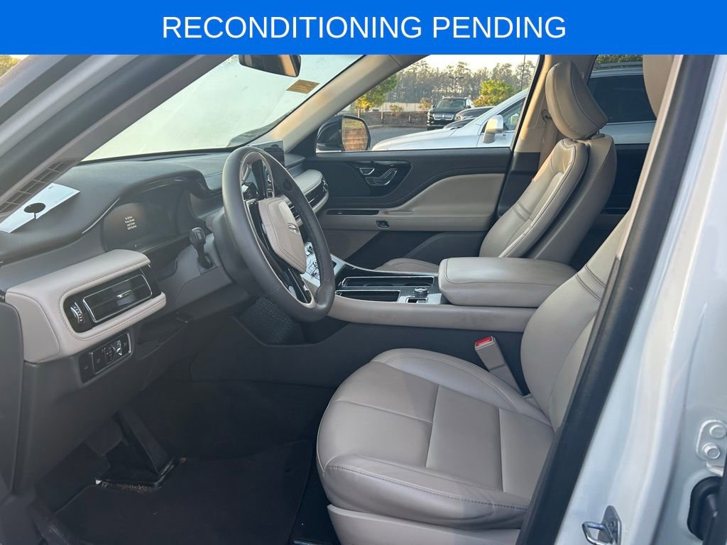 Used 2024 Lincoln Aviator 2WD w/ Premium Package image 8