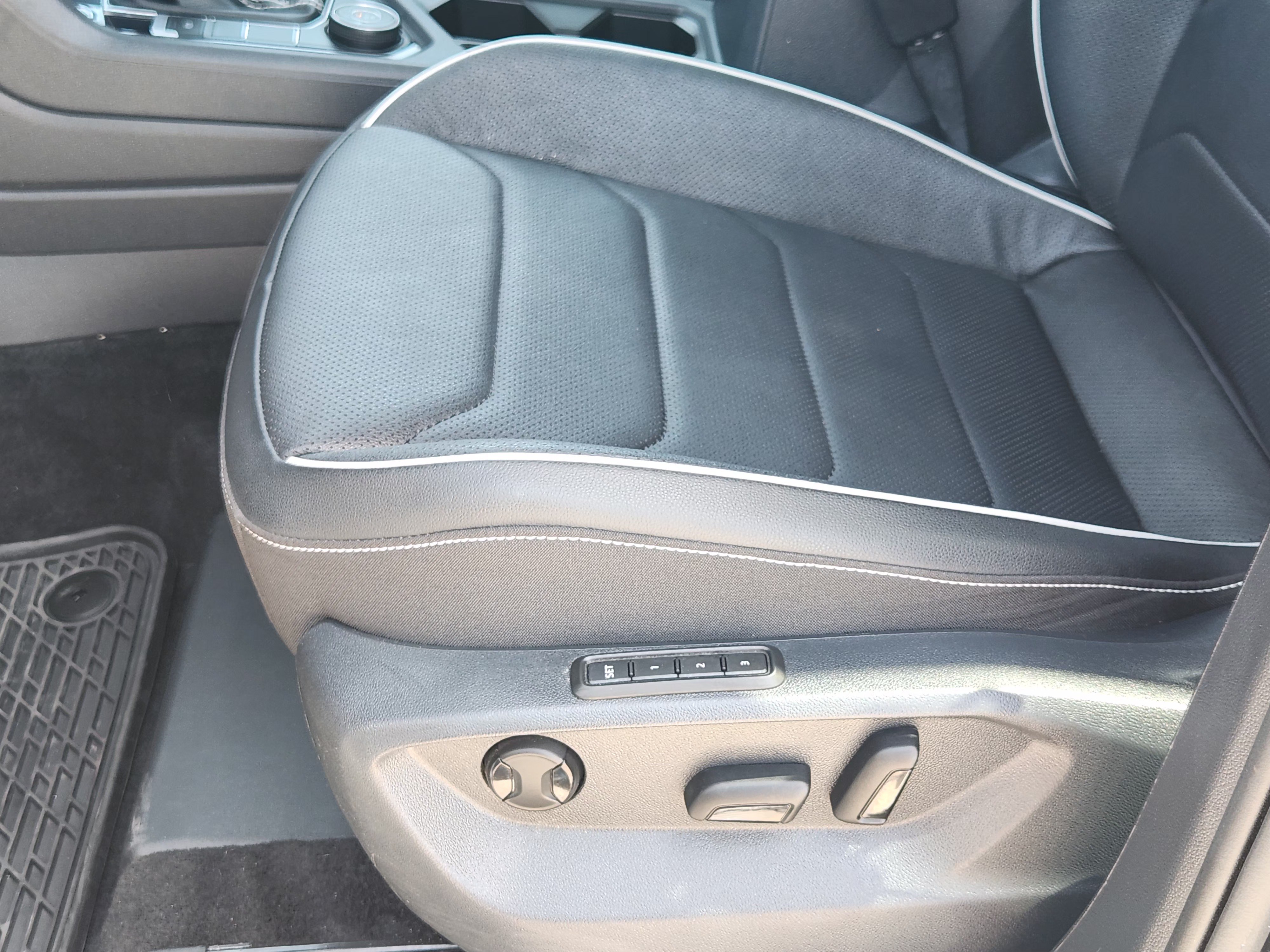 Used 2023 Volkswagen Tiguan SEL R-Line AWD/4WD image 24