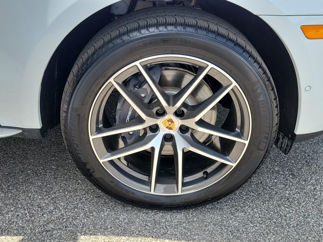 Certified 2026 Porsche Macan AWD/4WD image 16