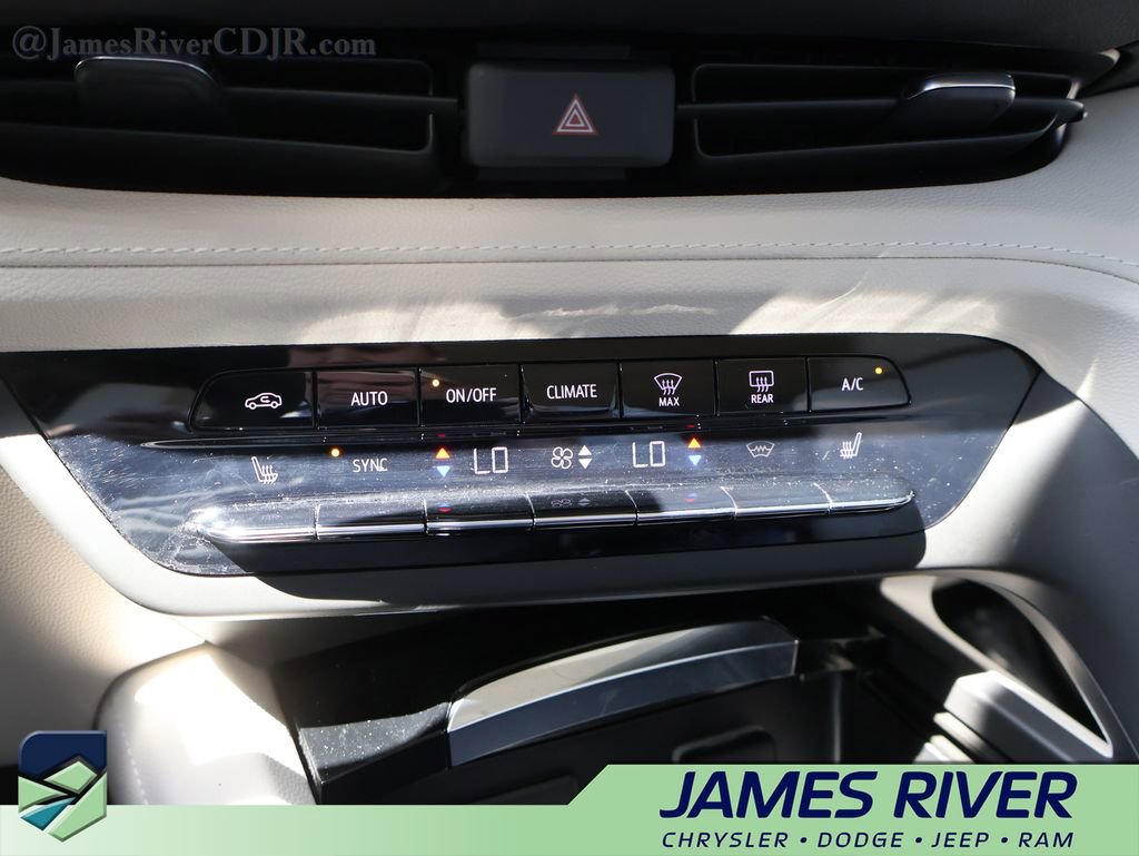 Used 2023 Buick Envision Essence AWD/4WD image 36