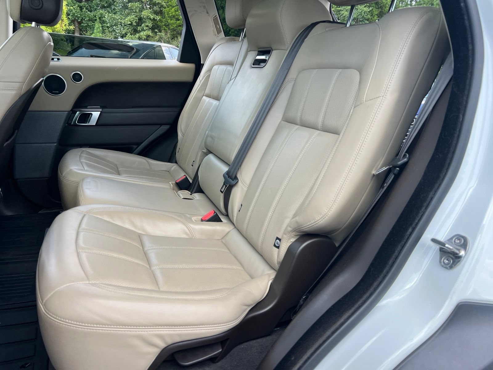 Used 2018 Land Rover Range Rover Sport HSE AWD/4WD image 33
