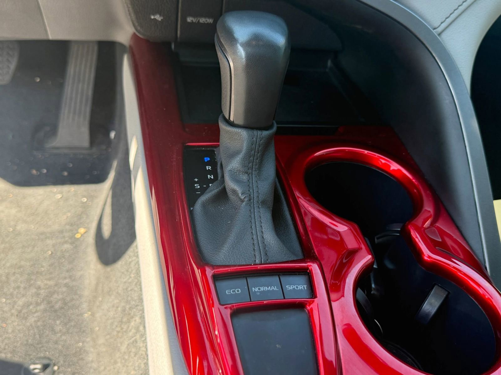 Used 2024 Toyota Camry SE w/ Convenience Package image 15