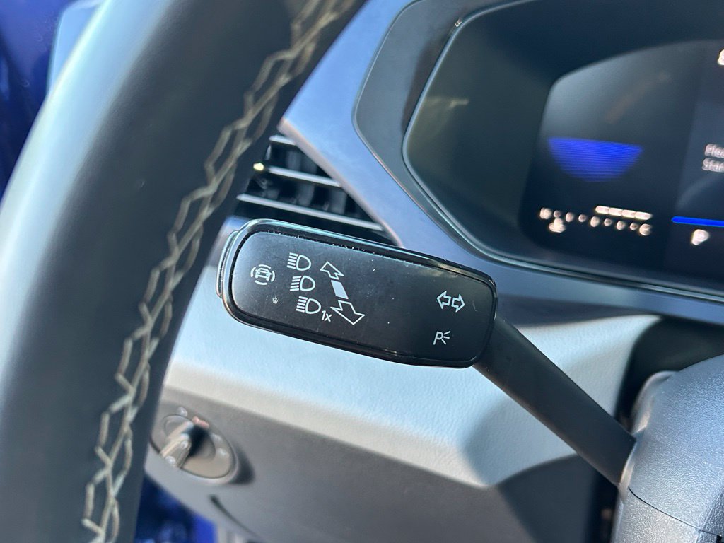 Certified 2023 Volkswagen Taos SE FWD image 22