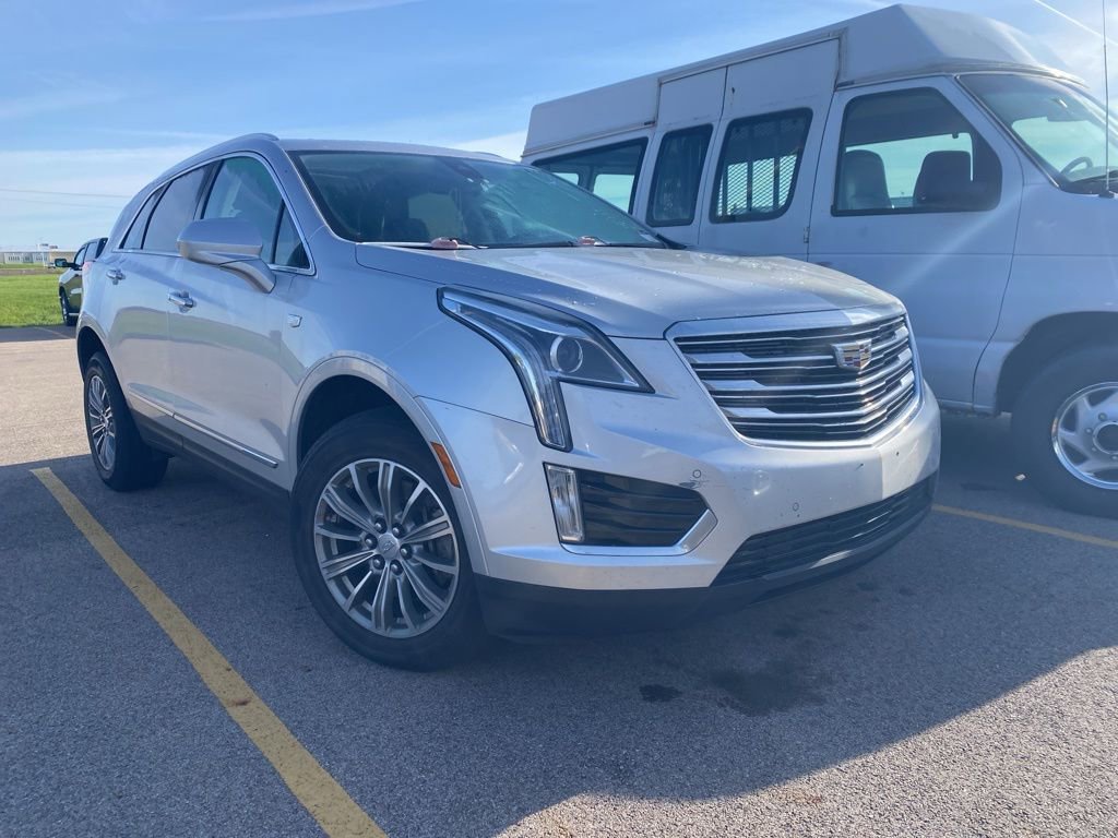 Used 2018 Cadillac XT5 Luxury w/ Driver Awareness Package AWD/4WD image 3