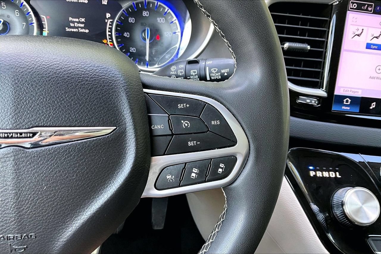 Certified 2023 Chrysler Pacifica Touring-L FWD image 29