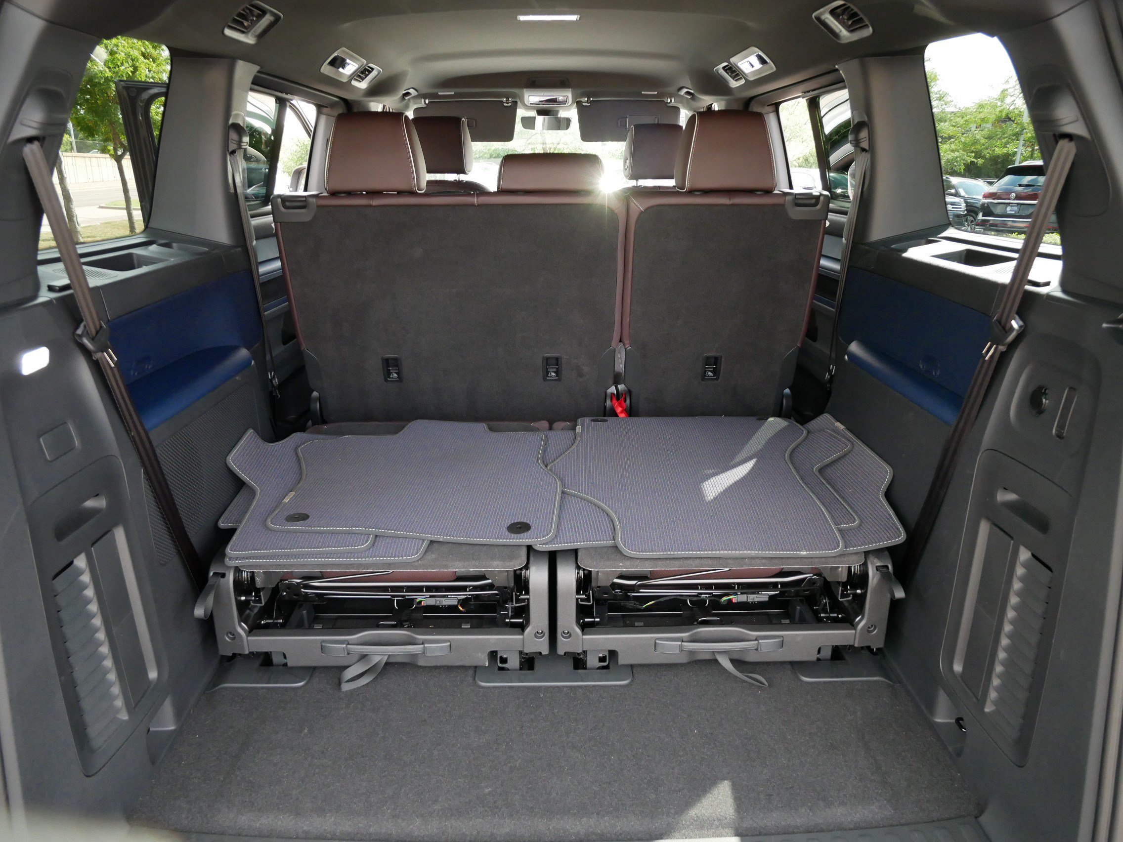 Certified 2025 Volkswagen ID. Buzz Pro S RWD image 18
