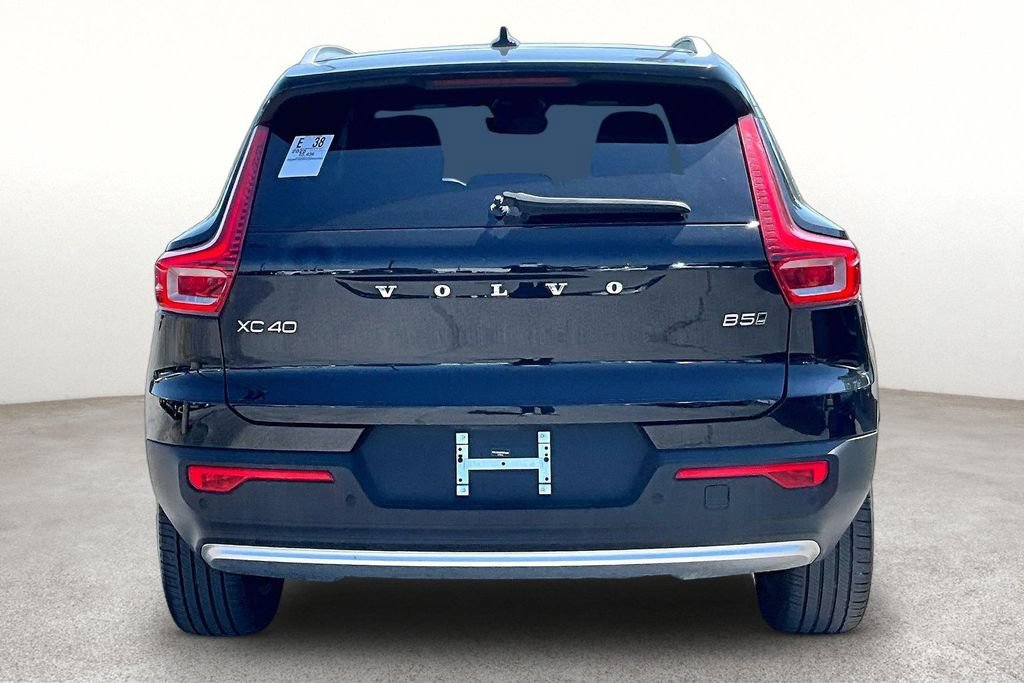Used 2025 Volvo XC40 B5 Core AWD/4WD image 5