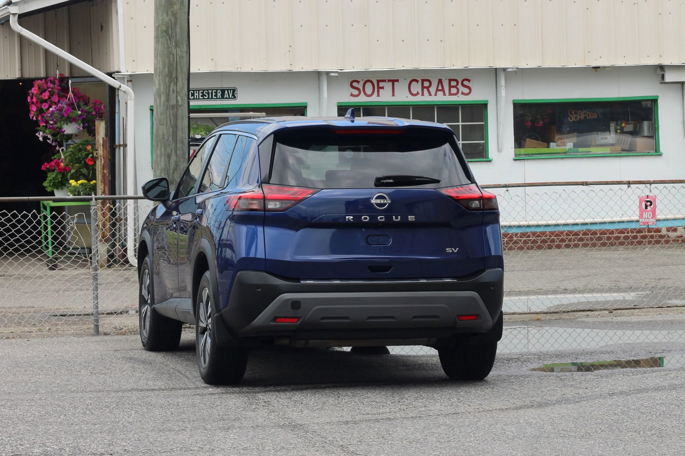 Used 2022 Nissan Rogue SV FWD image 6