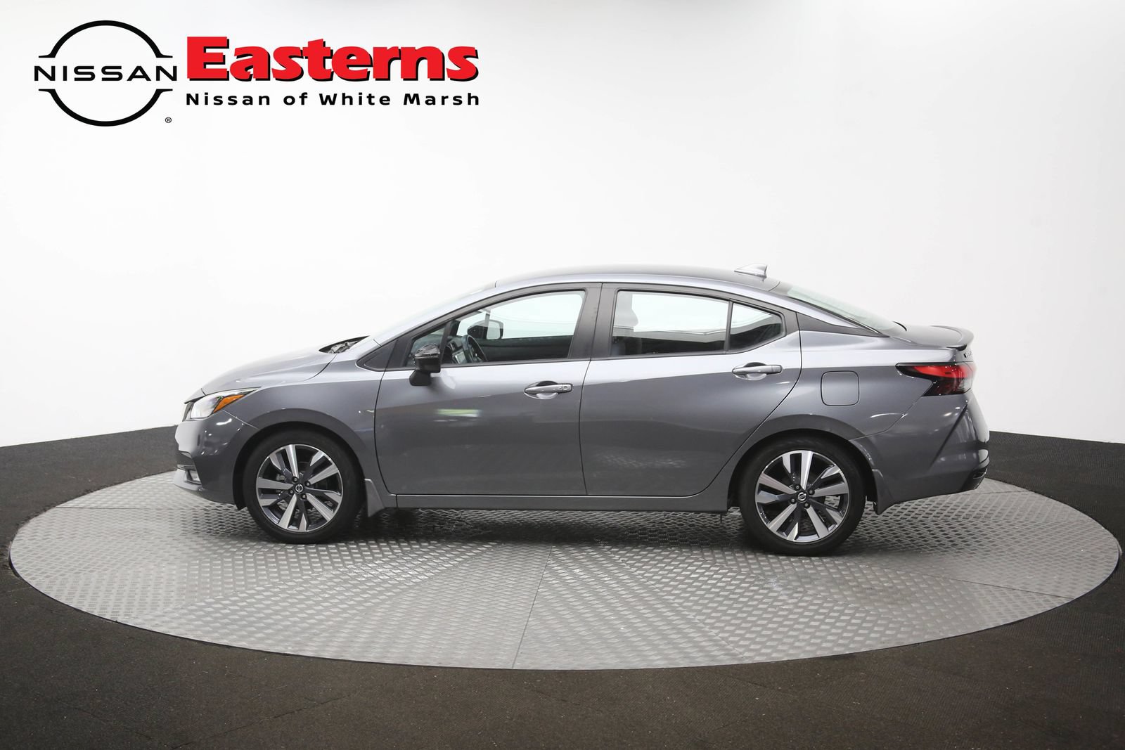 Used 2021 Nissan Versa SR FWD image 59