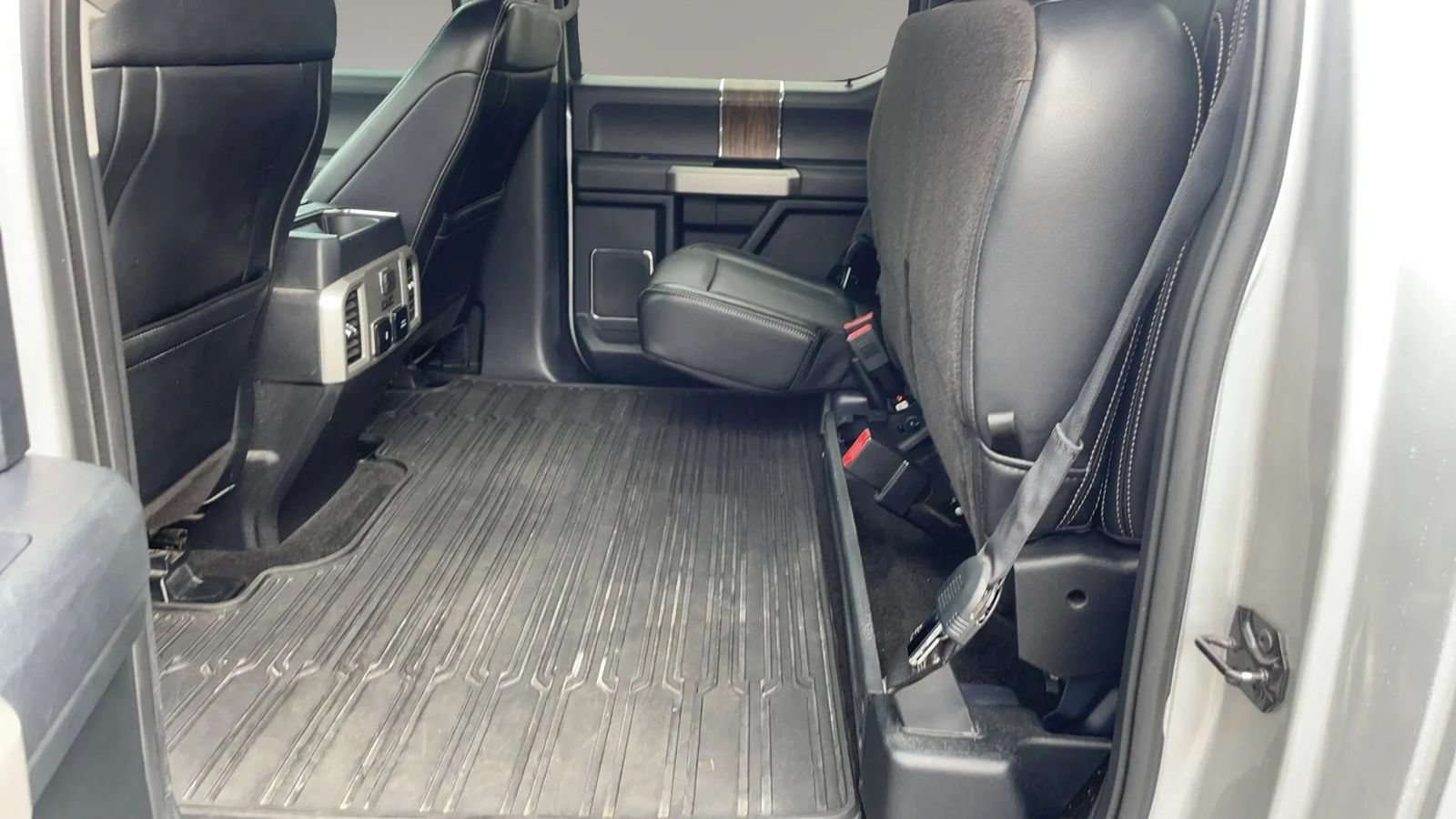 Used 2019 Ford F150 Lariat w/ Equipment Group 502A Luxury AWD/4WD image 35