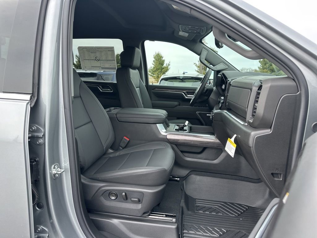 New 2026 Chevrolet Silverado 2500 LTZ w/ LTZ Convenience Package AWD/4WD image 31