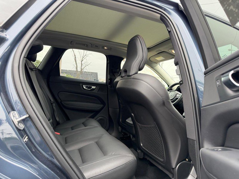 Certified 2025 Volvo XC60 B5 Plus AWD/4WD image 11