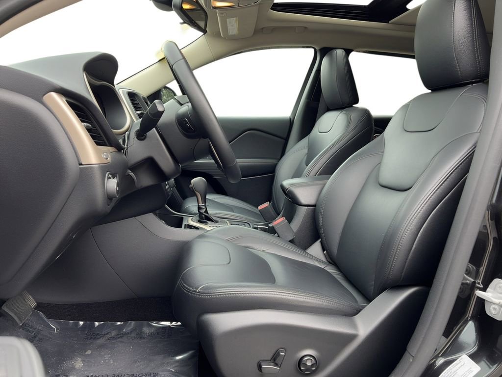 Used 2016 Jeep Cherokee 75th Anniversary FWD image 6