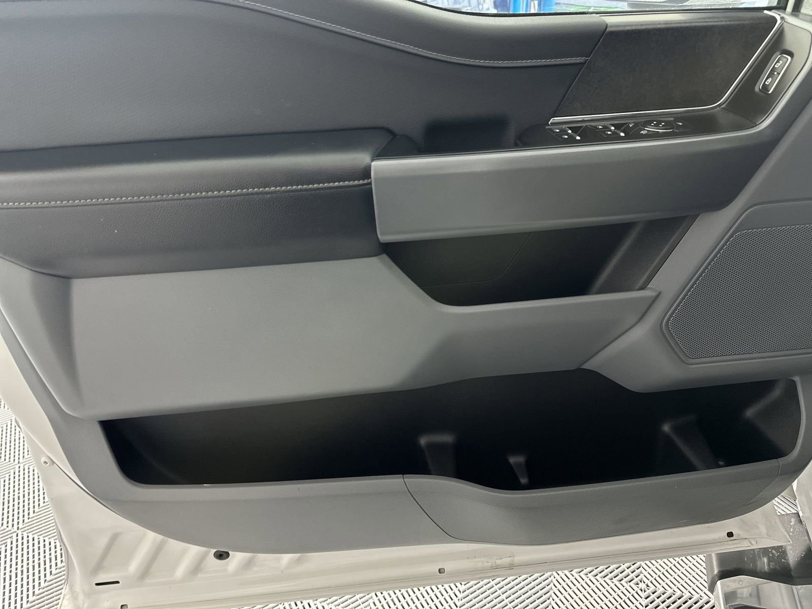 Used 2024 Ford F150 XLT w/ Equipment Group 302A MID RWD image 30