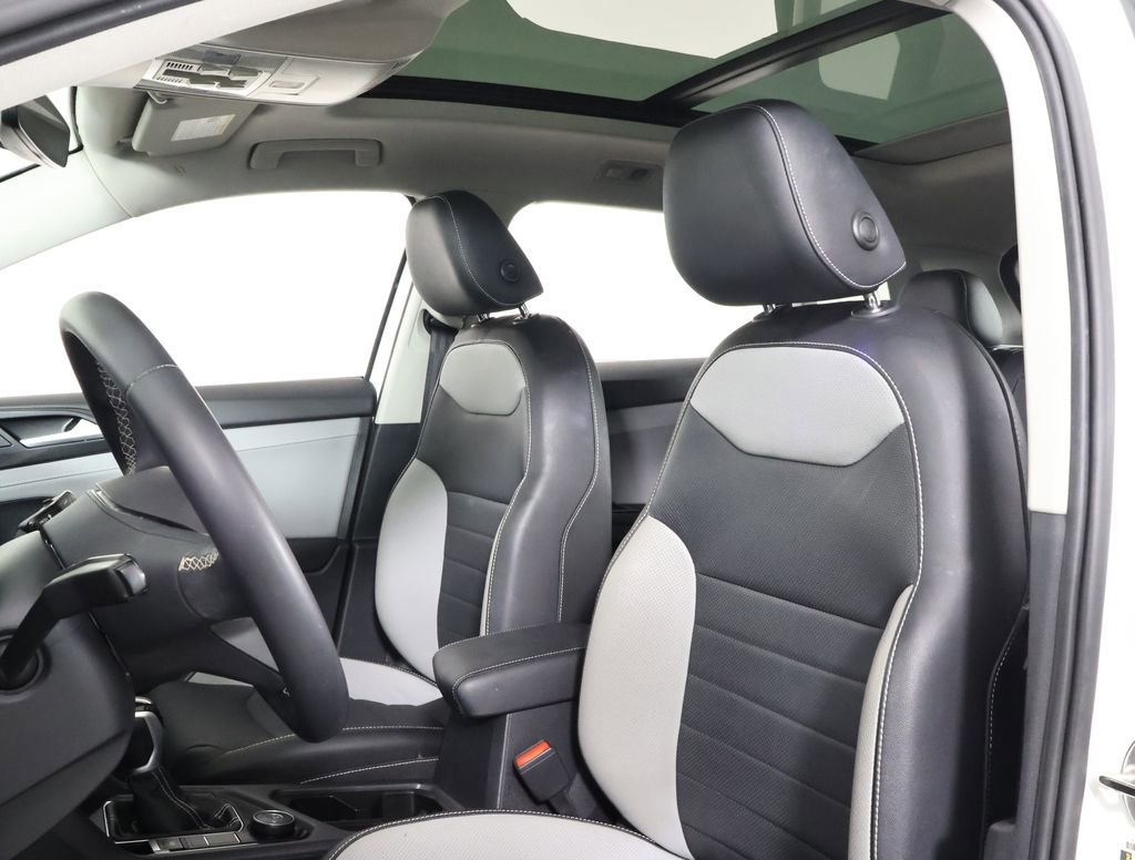 Used 2022 Volkswagen Taos SEL w/ Panoramic Sunroof Package image 7