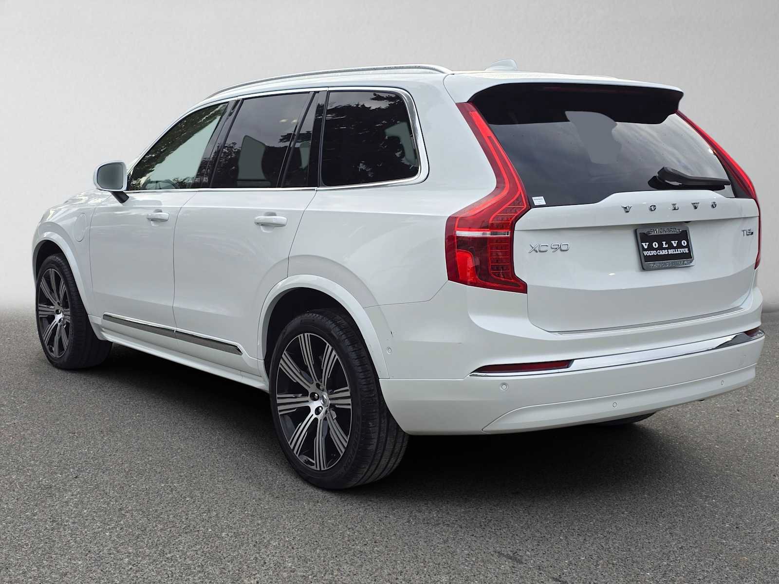 Certified 2025 Volvo XC90 T8 Plus w/ Protection Package Premier AWD/4WD image 6