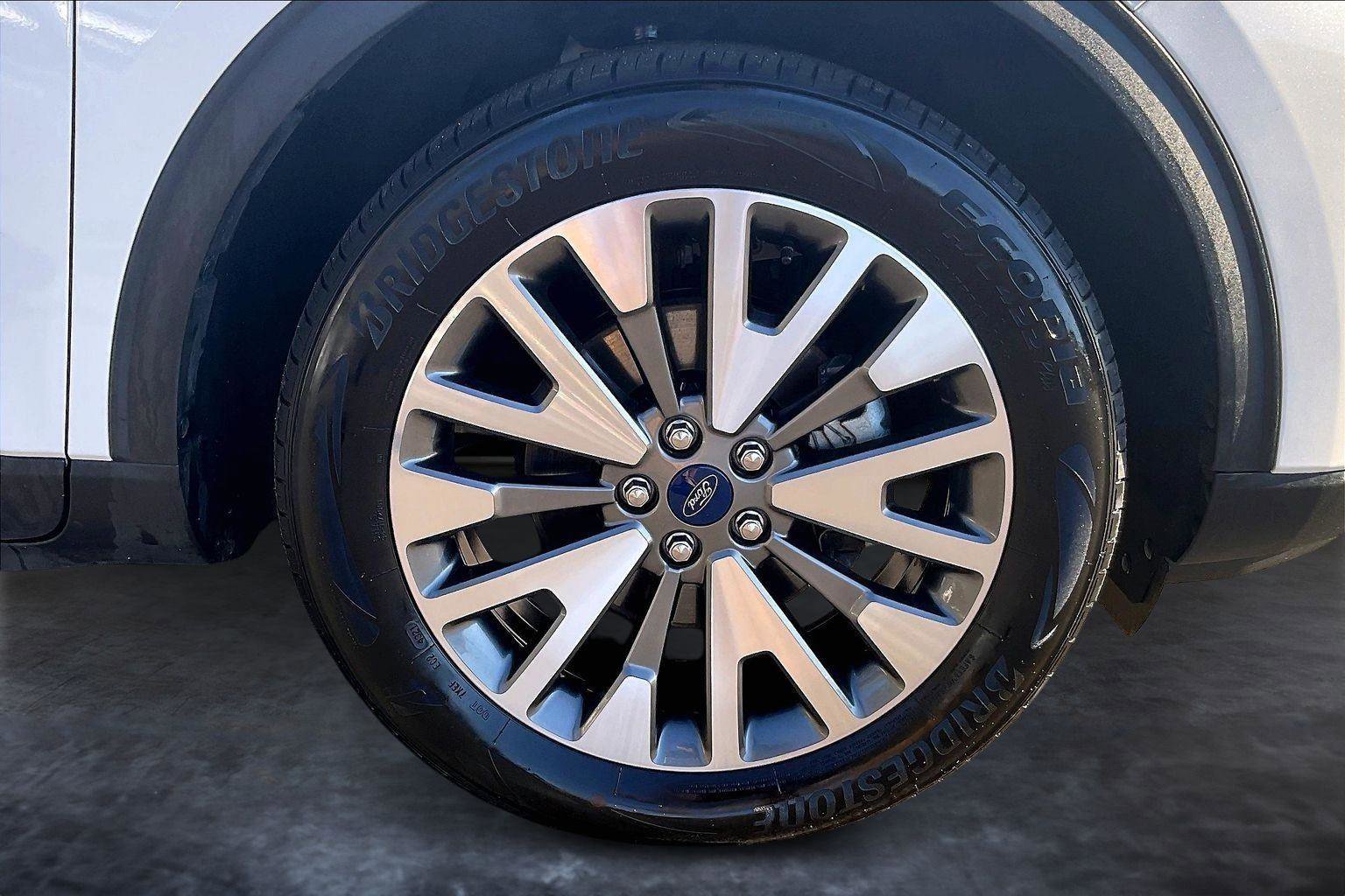 Used 2022 Ford Escape Titanium w/ Class II Trailer Tow Package image 8