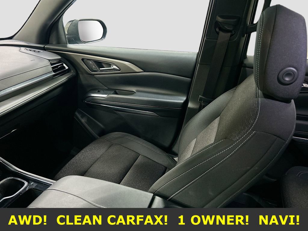 Used 2025 Chevrolet Traverse LT image 23