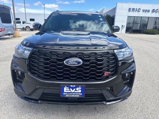 Used 2025 Ford Explorer ST w/ Sun And Sound Package AWD/4WD image 2