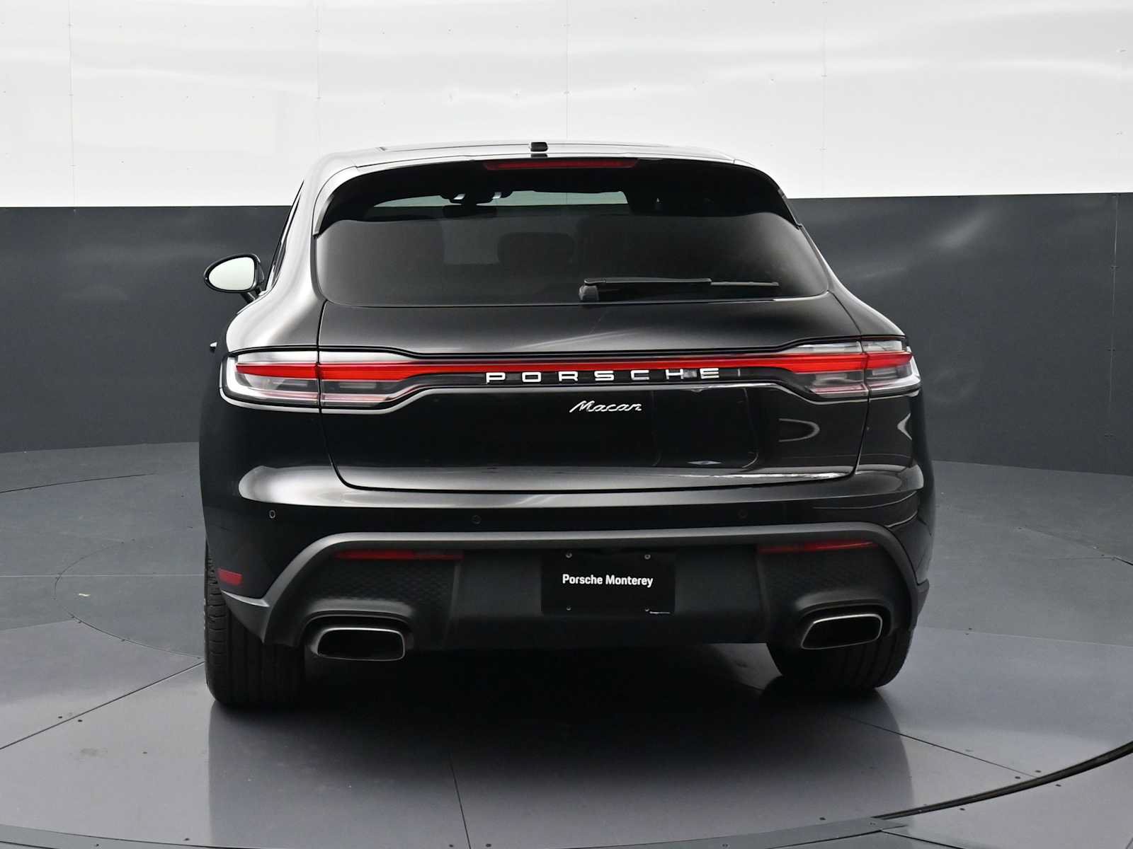 Certified 2024 Porsche Macan AWD/4WD image 22